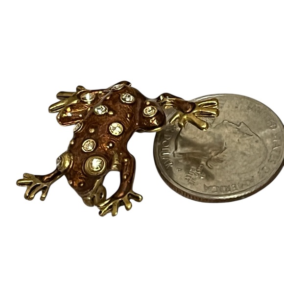 Vintage enamel and rhinestone frog brooch - Picture 6 of 6